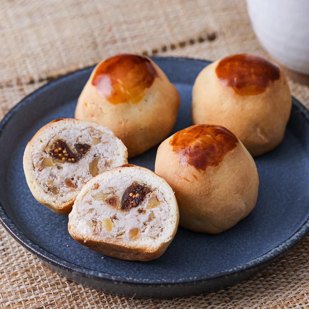 いちじく入り胡桃饅頭