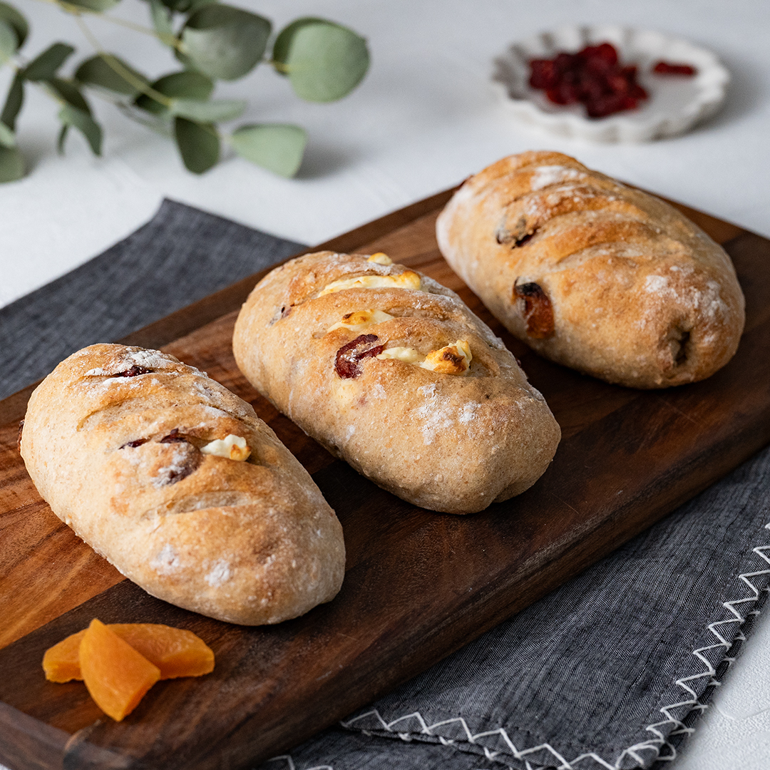 クリームチーズとフルーツのハードブレッド