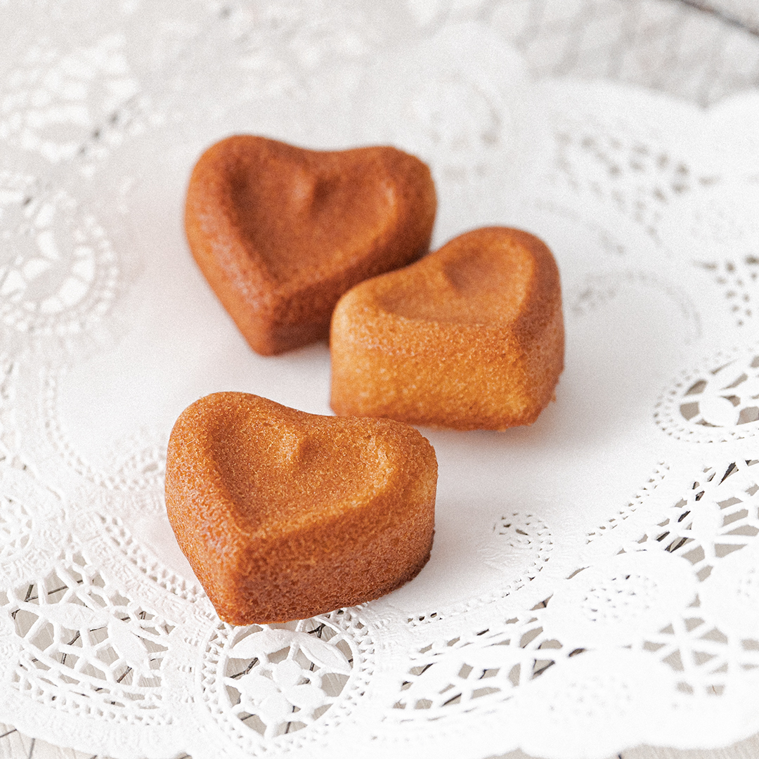 chiyodaのエンジェルハート型で作るはちみつ入りフィナンシェ
