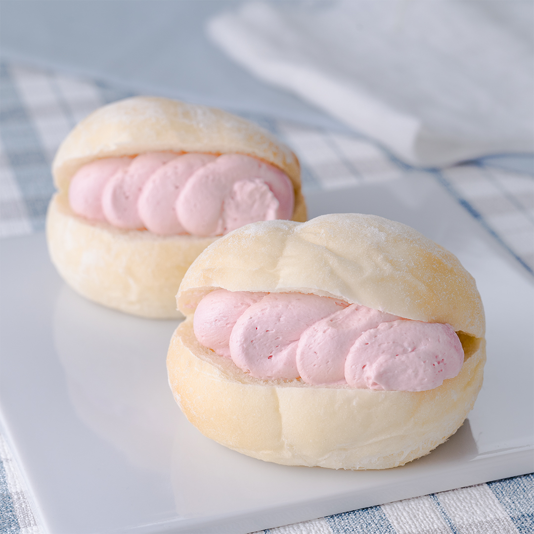 ふんわり白パン～ラズベリークリームサンド～