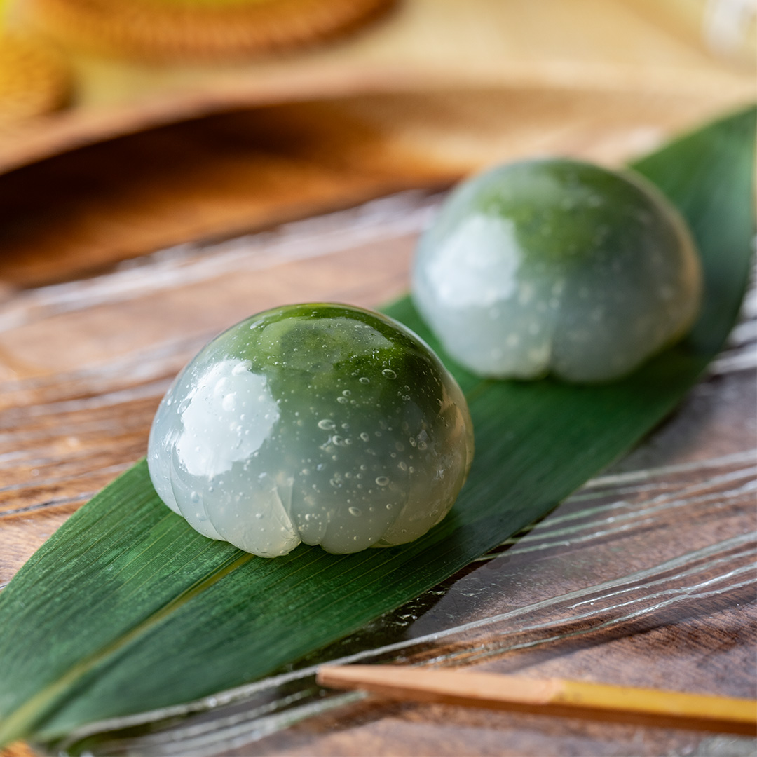 抹茶の葛饅頭