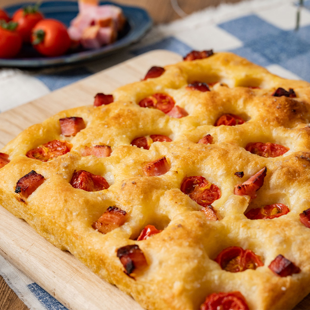 トマトとベーコンの高加水フォカッチャ