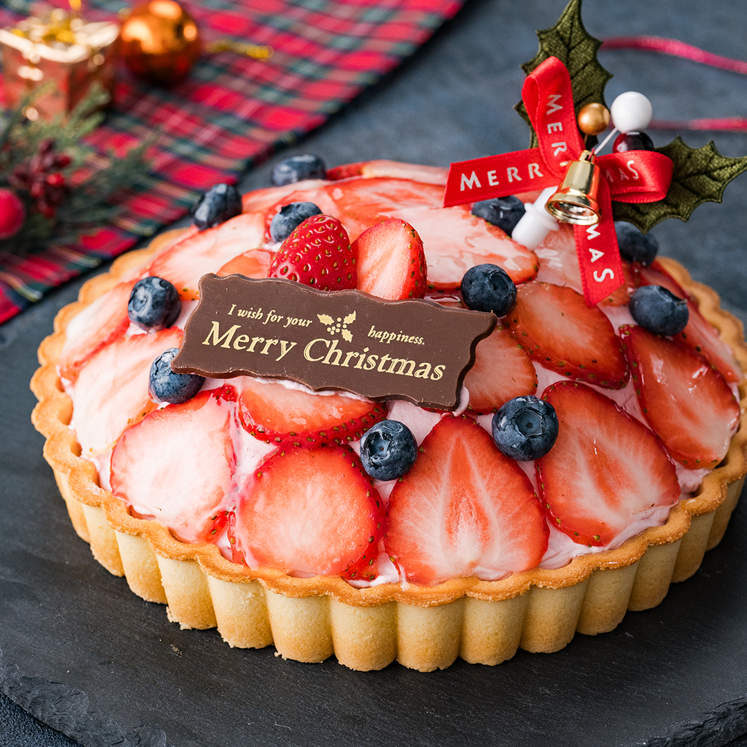 いちごとラズベリーのクリスマスドームタルト