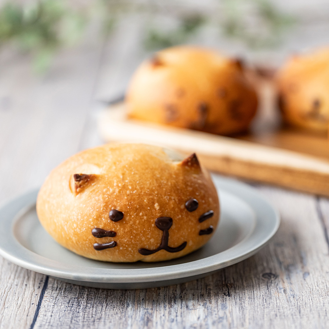 ねこねこチョコクリームぱん