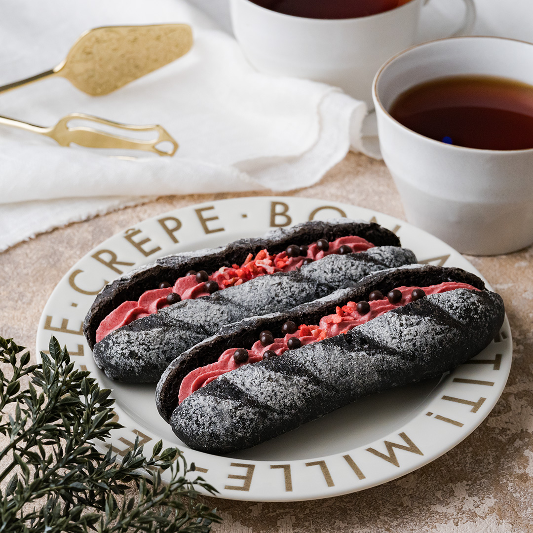 苺クリームのブラックココアフランス