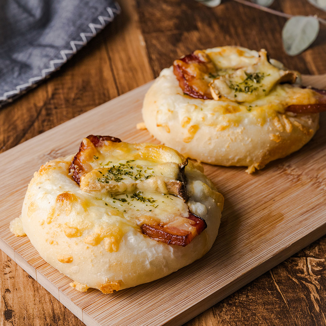 厚切りベーコンときのこのグラタンフォカッチャ