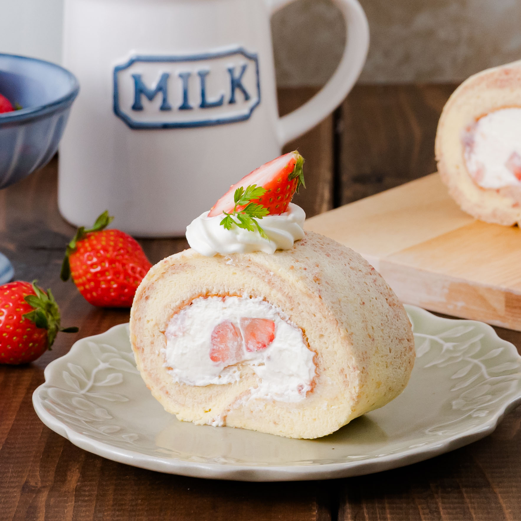 いちごのミルクロールケーキ