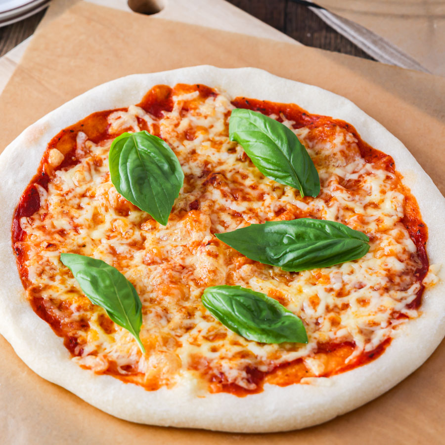 冷蔵生地で簡単ピッツァ(マルゲリータ)