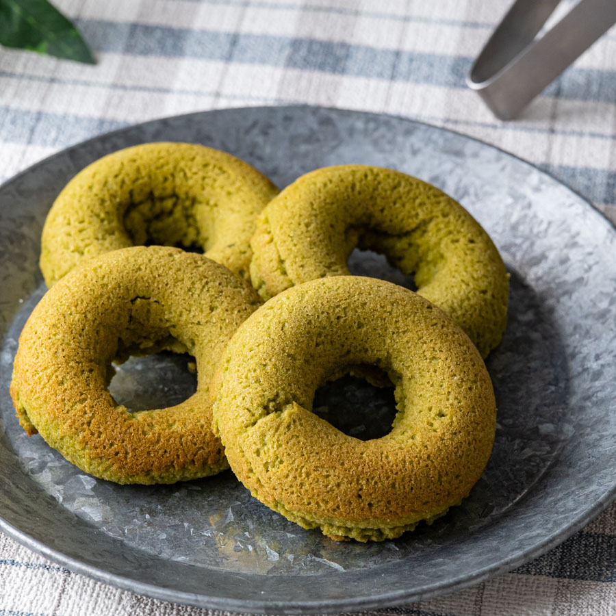 おからパウダーでヘルシー!抹茶の焼きドーナツ