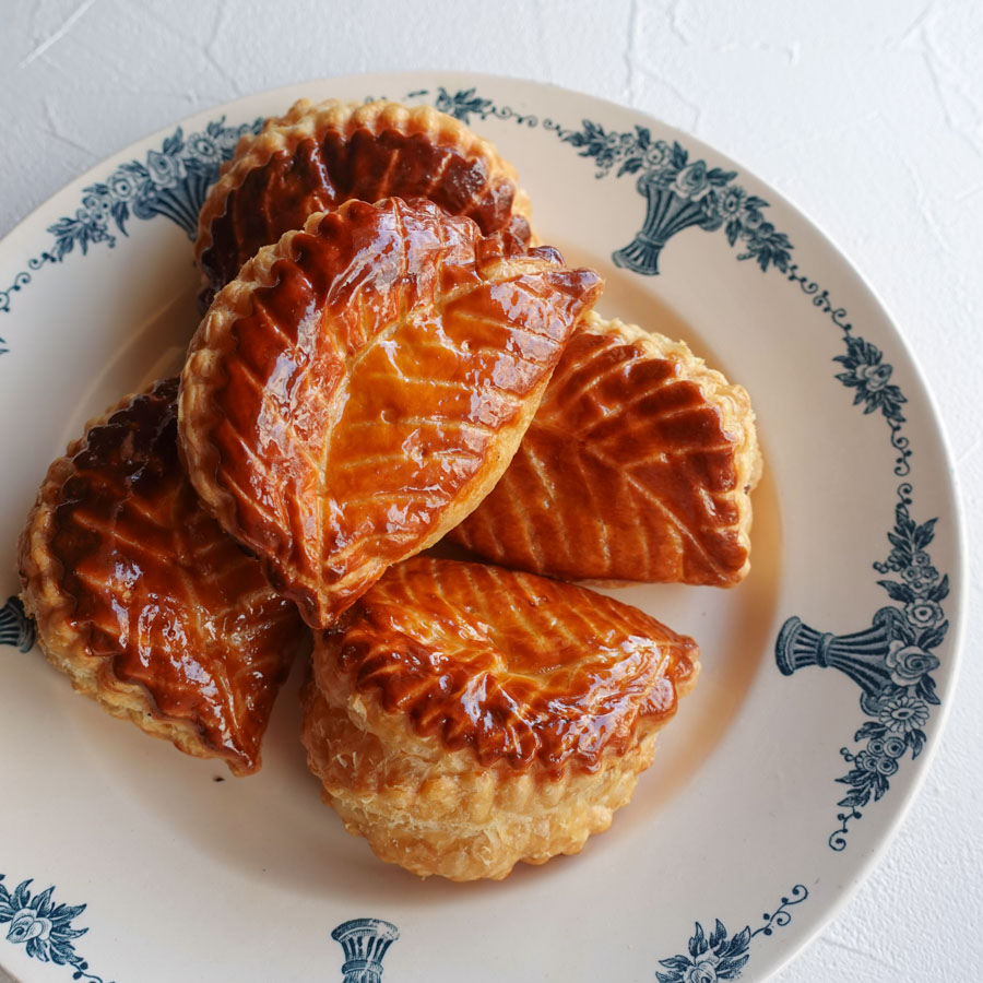 りんごとレーズンのアップルパイ(ショーソンオポム)