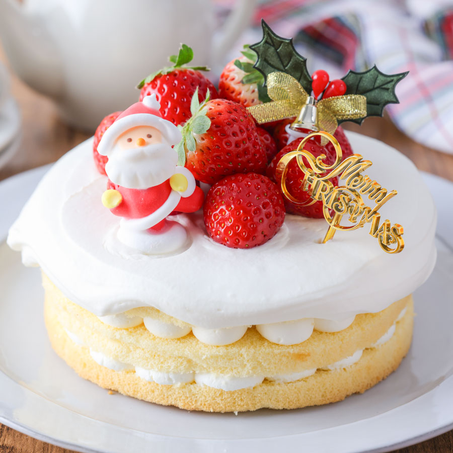 材料4つで作れる　クリスマスのネイキッドケーキ