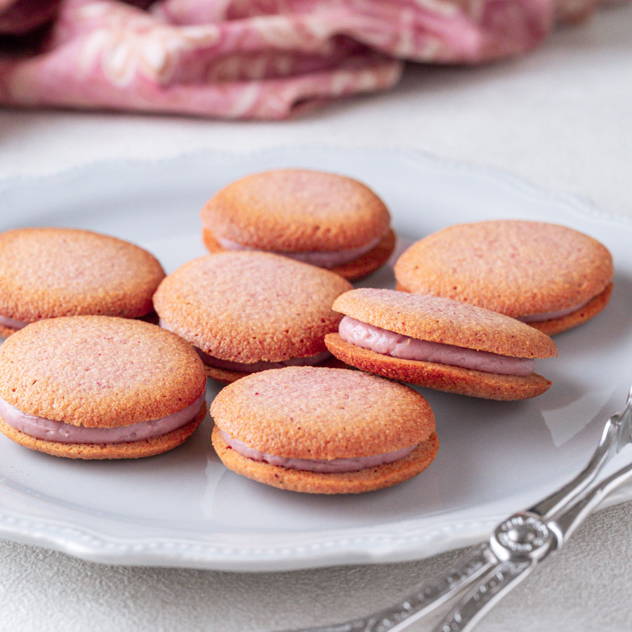 ラズベリーのラングドシャ　～ルビーチョコのガナッシュサンド～