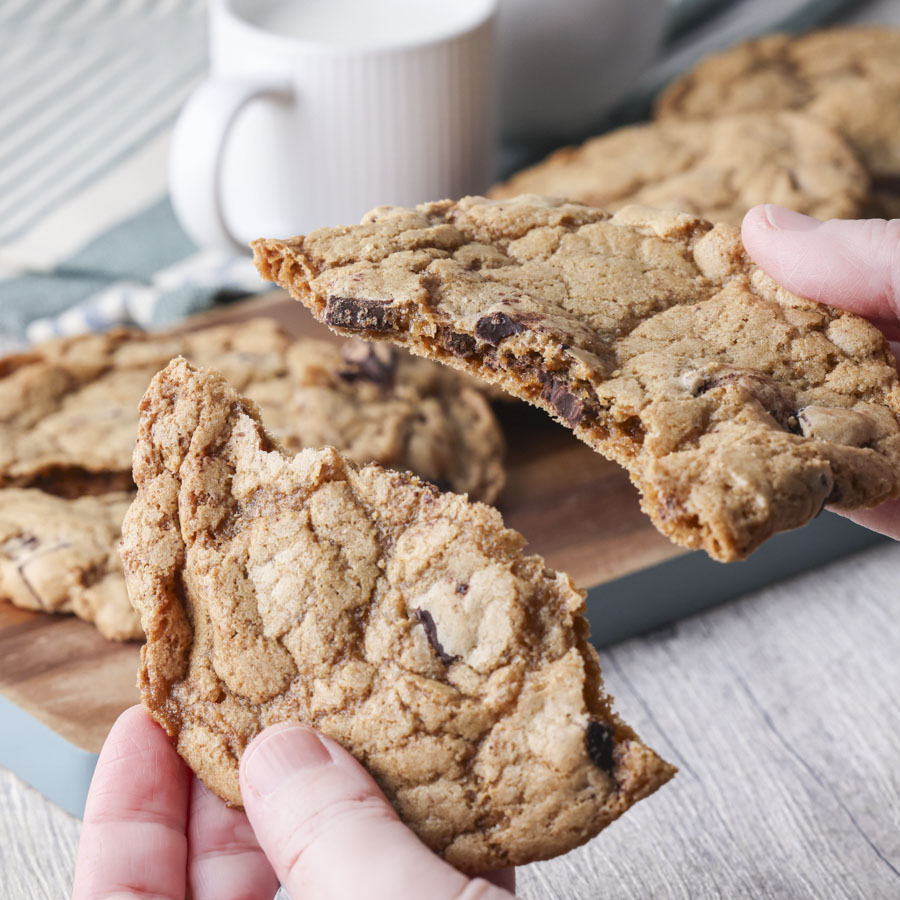 チューイー食感のチャンクチョコクッキー