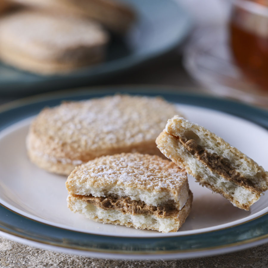 ダックワーズ型で作る!基本のダックワーズ　～プラリネクリーム～