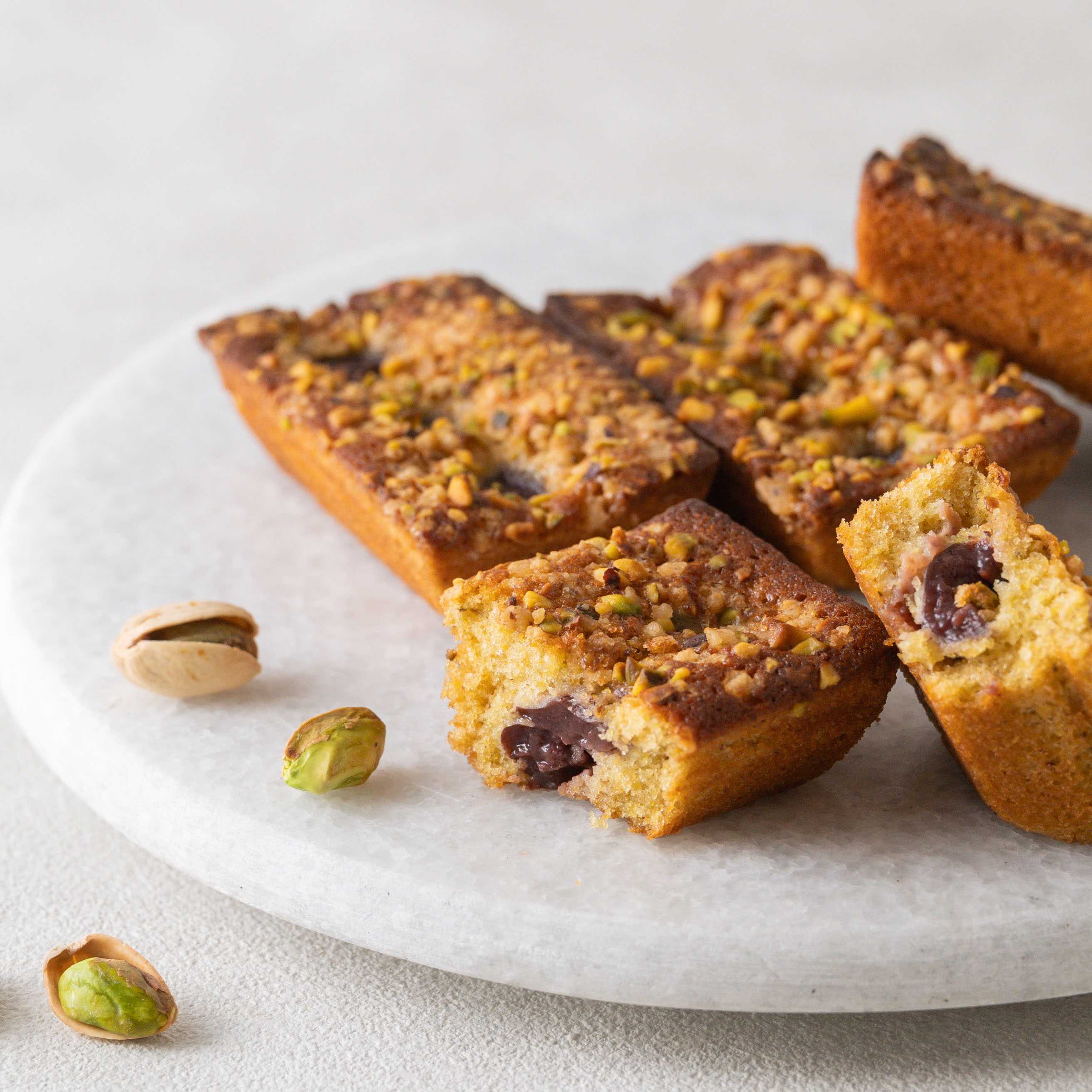 ピスタチオとチェリーのフィナンシェ