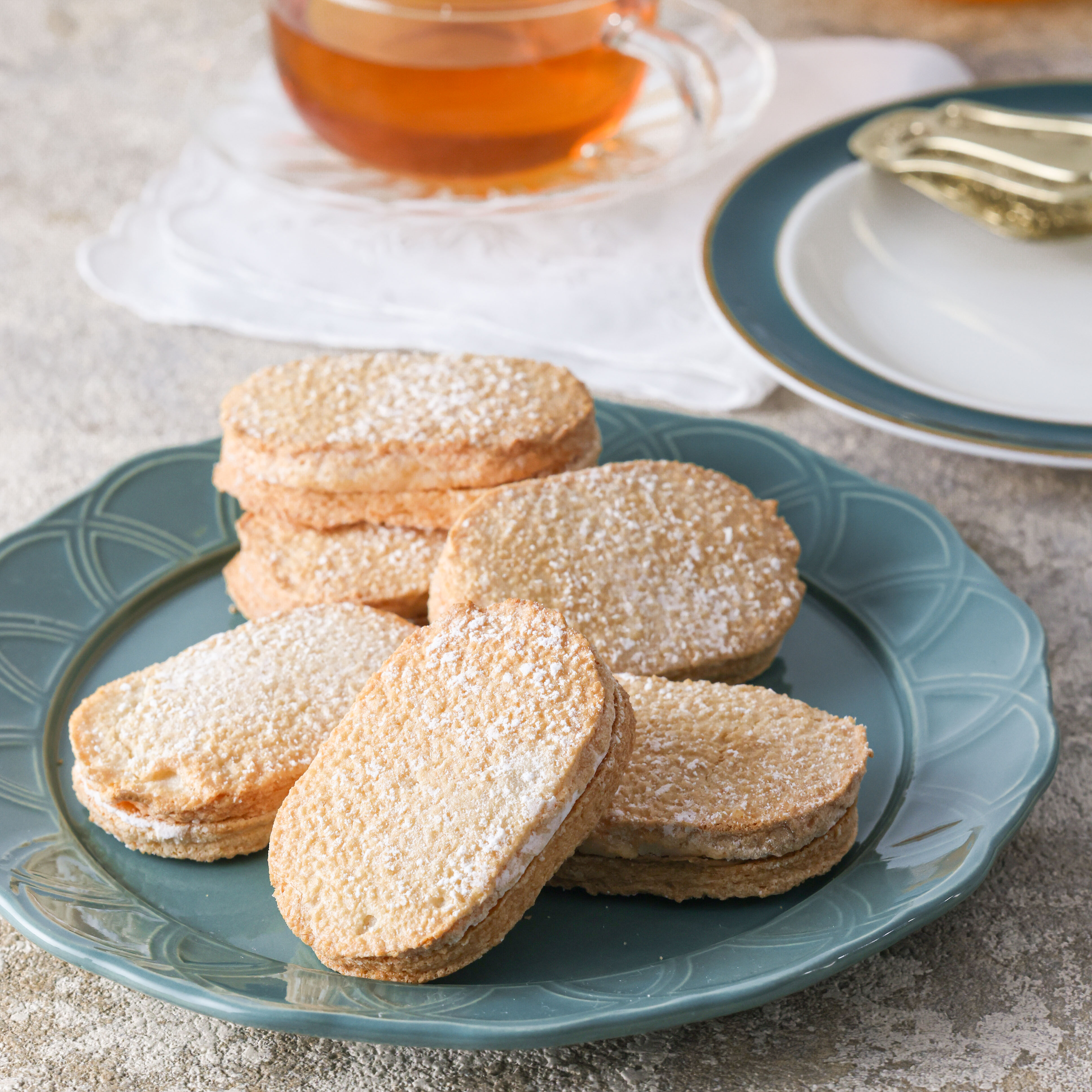 ダックワーズ型で作る!基本のダックワーズ　～プラリネクリーム～