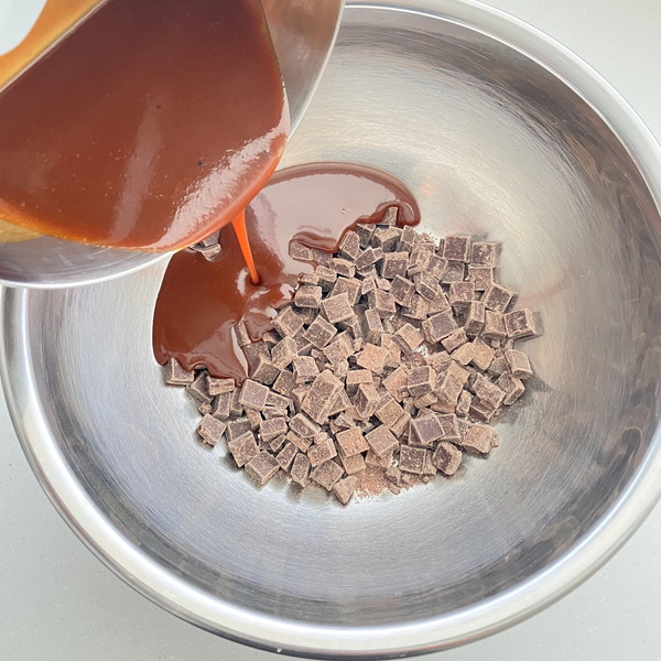 4　キャラメルショコラムースを作る