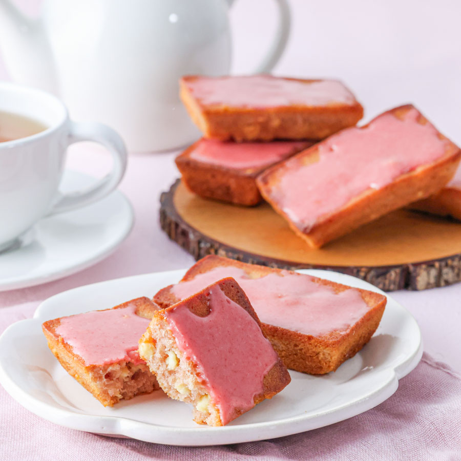 いちごとホワイトチョコのフィナンシェ