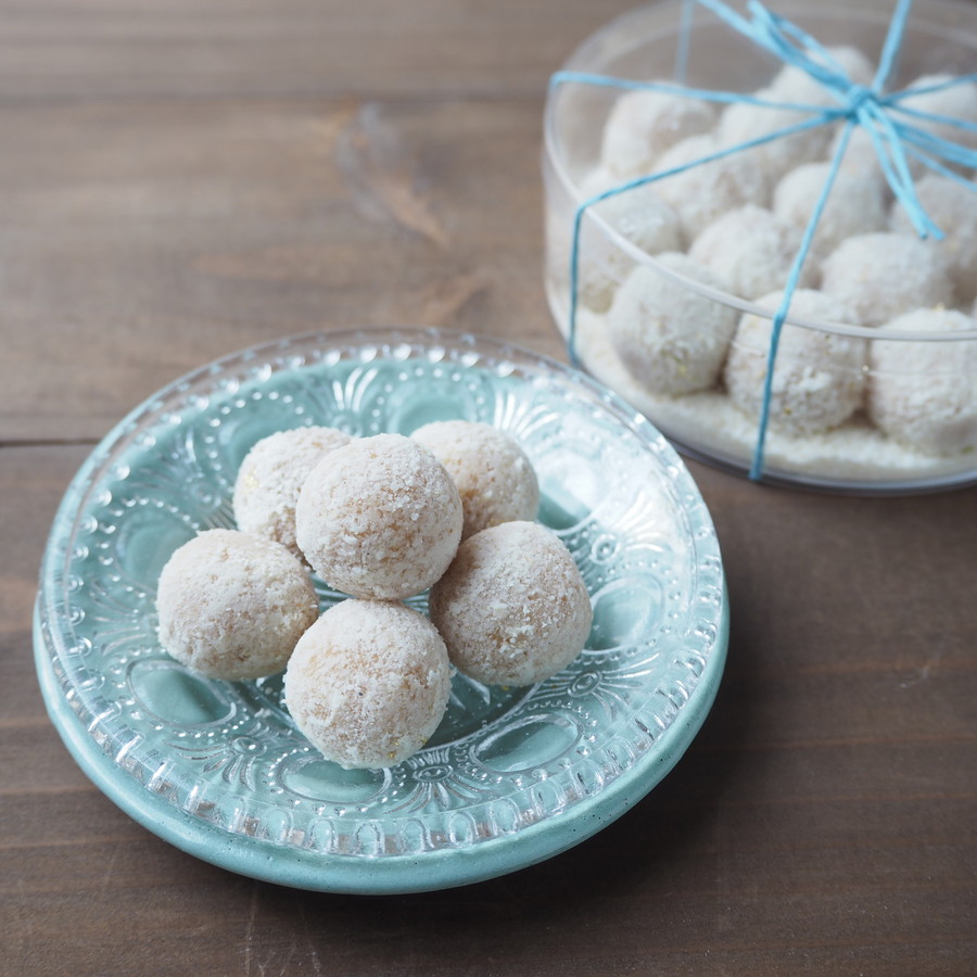 きな粉とホワイトチョコで作る「すはまスノーボール」