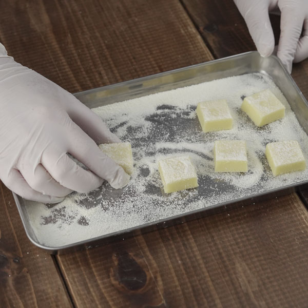 <ミルク・ホワイト>