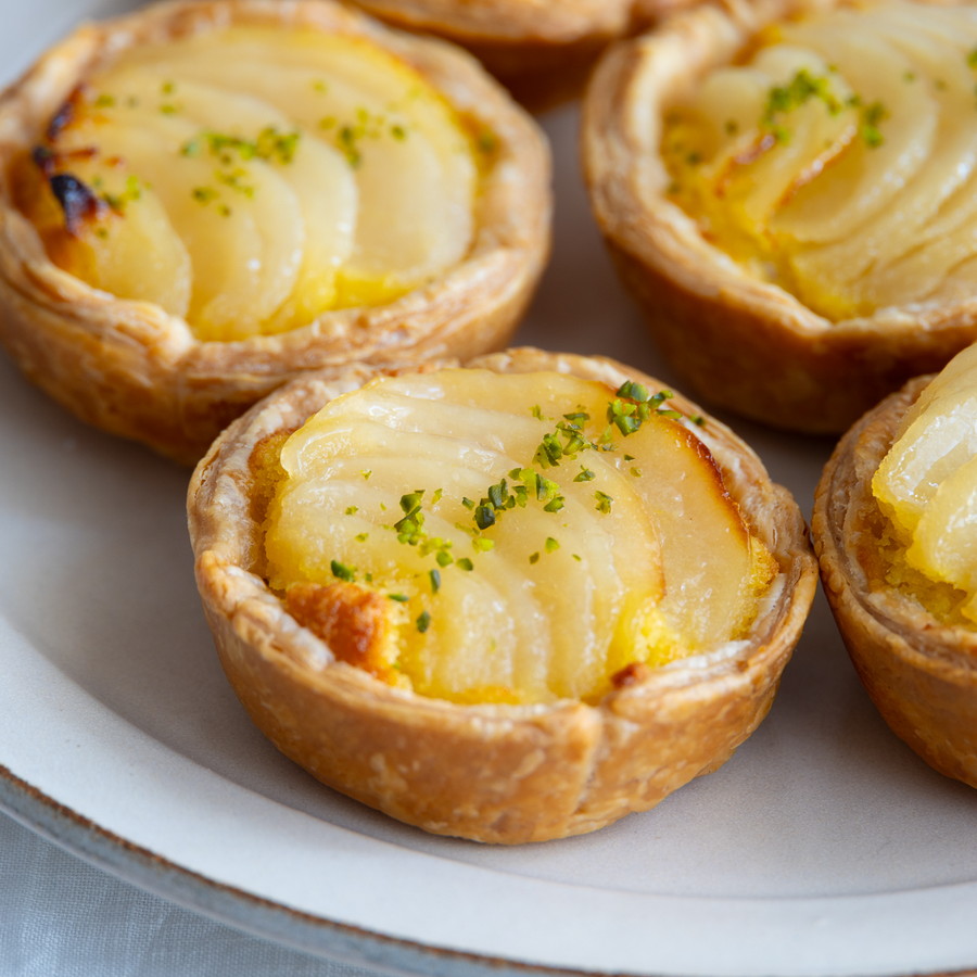 サクッと香ばしい♩洋梨のパイタルト