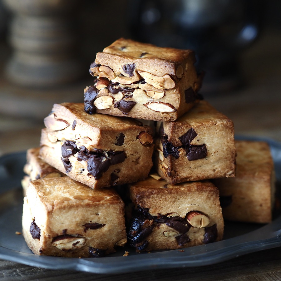 チョコとナッツのザックザクスコーン