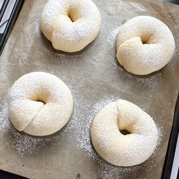 18　粉をふるう