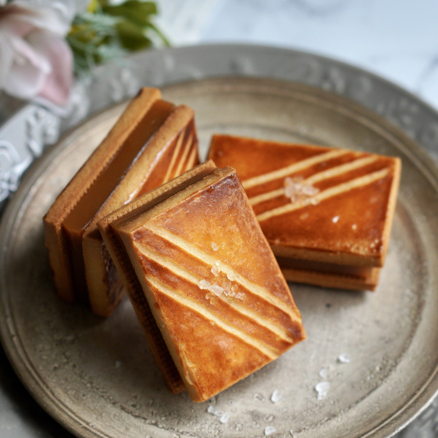 濃厚で本格派!とろける生キャラメルクッキーサンド