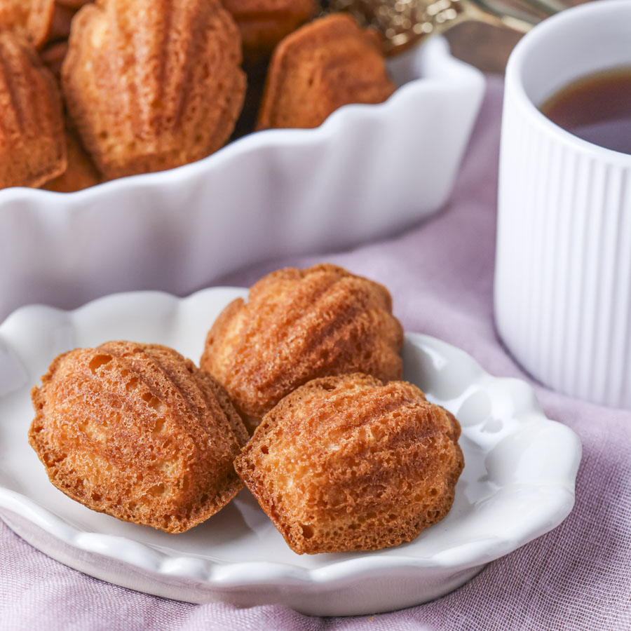 CHIYODA型で焼く　香ばしバターのミニマドレーヌ