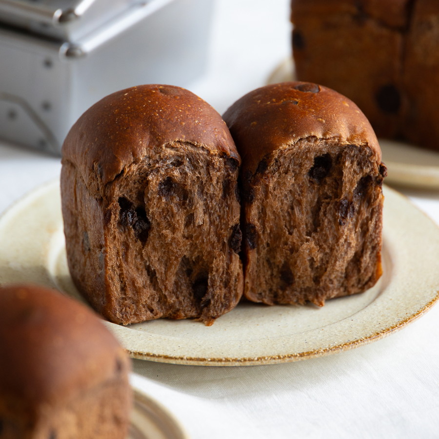 ほんのりビターな味わい♩ココアとチョコチップのミニ食パン