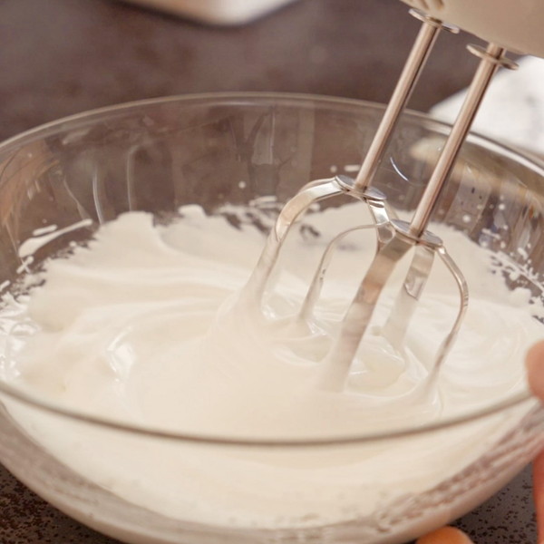 1　メレンゲを作る