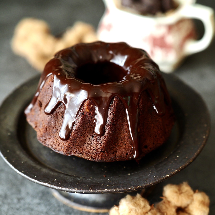 ラム酒香る　濃厚チョコレートクグロフケーキ