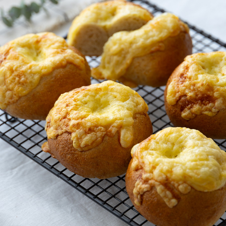 もっちり食感♩全粒粉&たっぷりチーズのまんまるベーグル