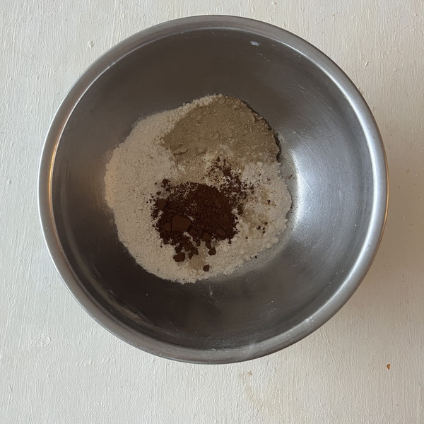 8　ココアは生地を作る