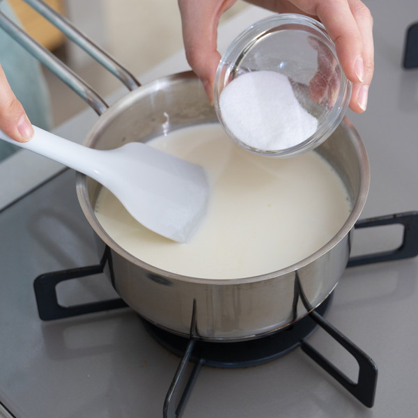 1　2色のプリンを作る。