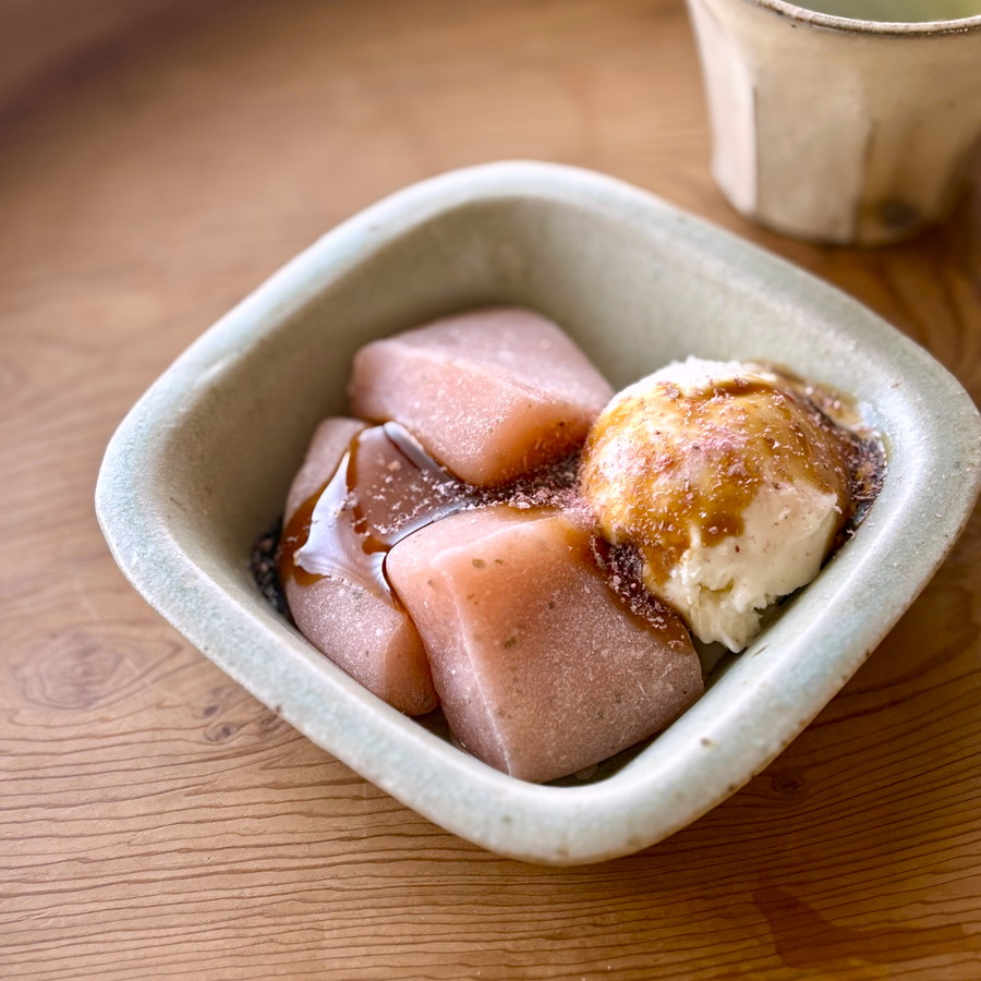 お花見にぴったり!桜あんのわらび餅