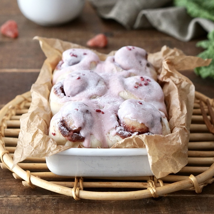 甘酸っぱ!いちごづくしのちぎりパン