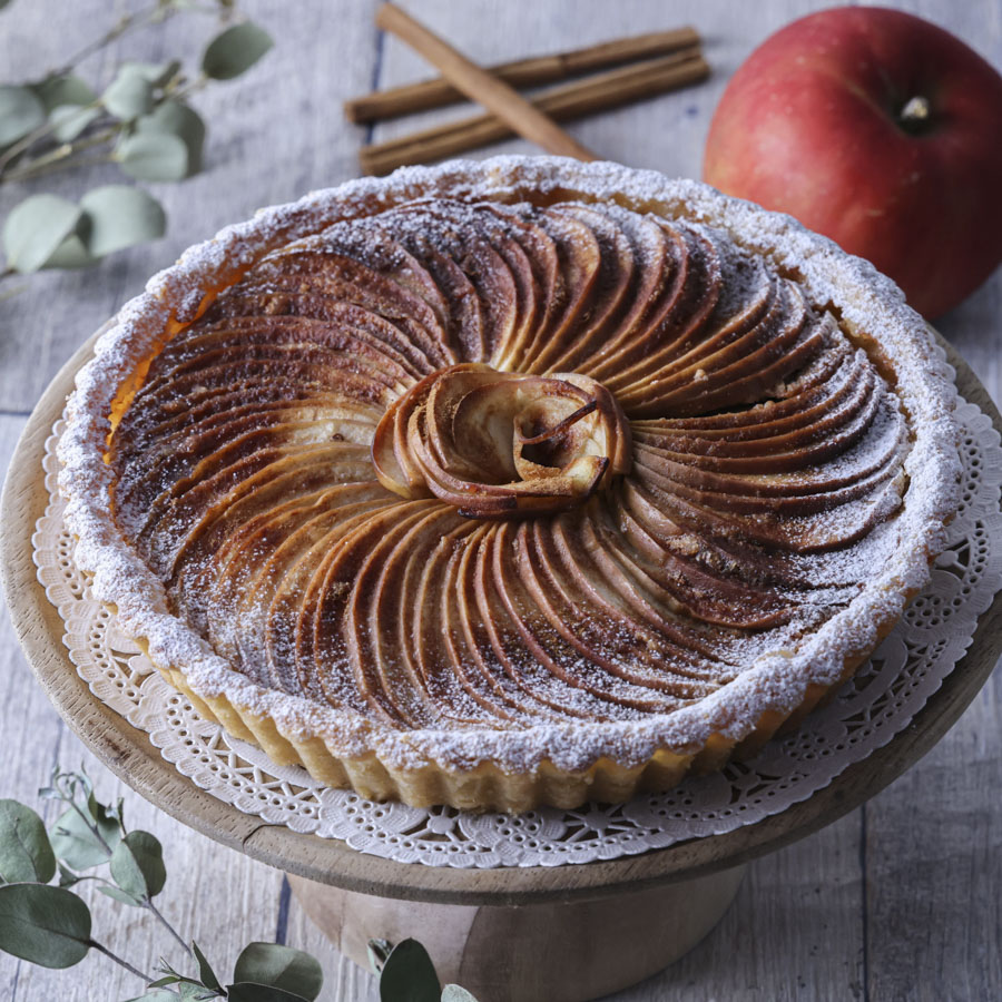 有機材料を使ったリンゴとシナモンの米粉タルト