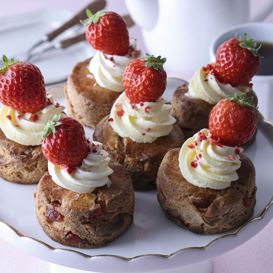 ミックス粉で簡単!いちごとホワイトチョコのスコーン