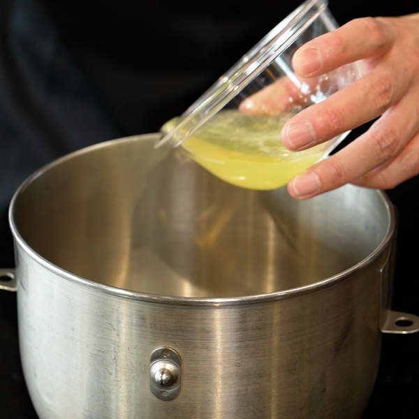 4　エンゼルフードケーキ生地　