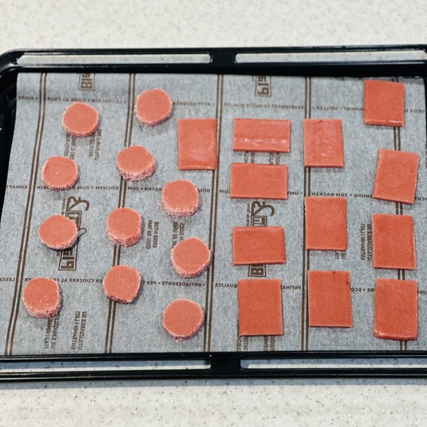 5　いちご生地:成形・焼成