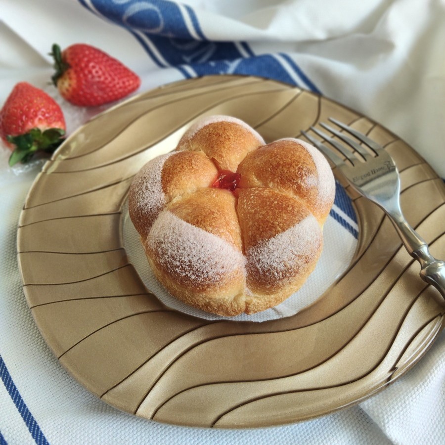 ホシノ天然酵母で作る　いちごのふわふわパン