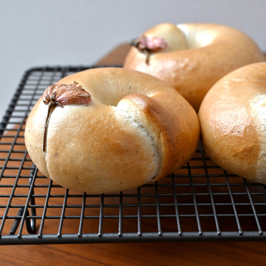 おうちで作れる 桜とあんこのベーグル