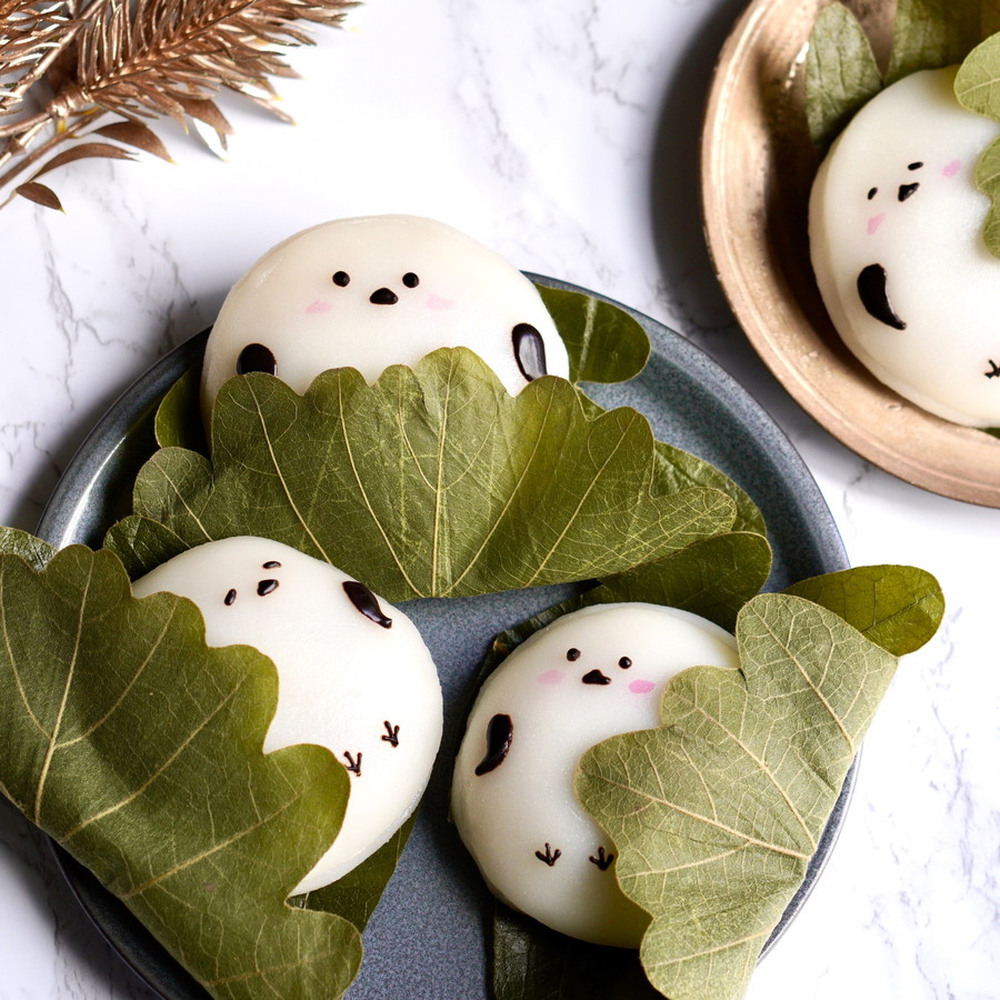 簡単!レンジで作る　シマエナガ風の柏餅♪