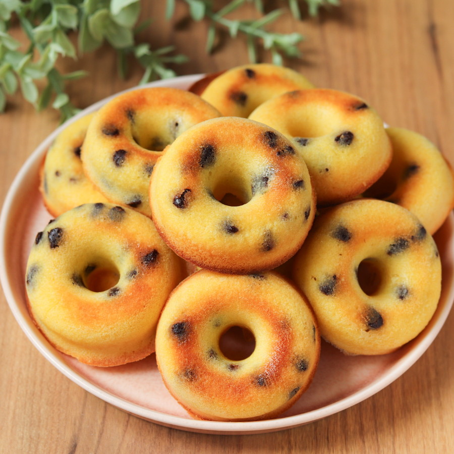 【ステビアヘルスで低糖質】米粉とおからのしっとりチョコチップ焼きドーナツ