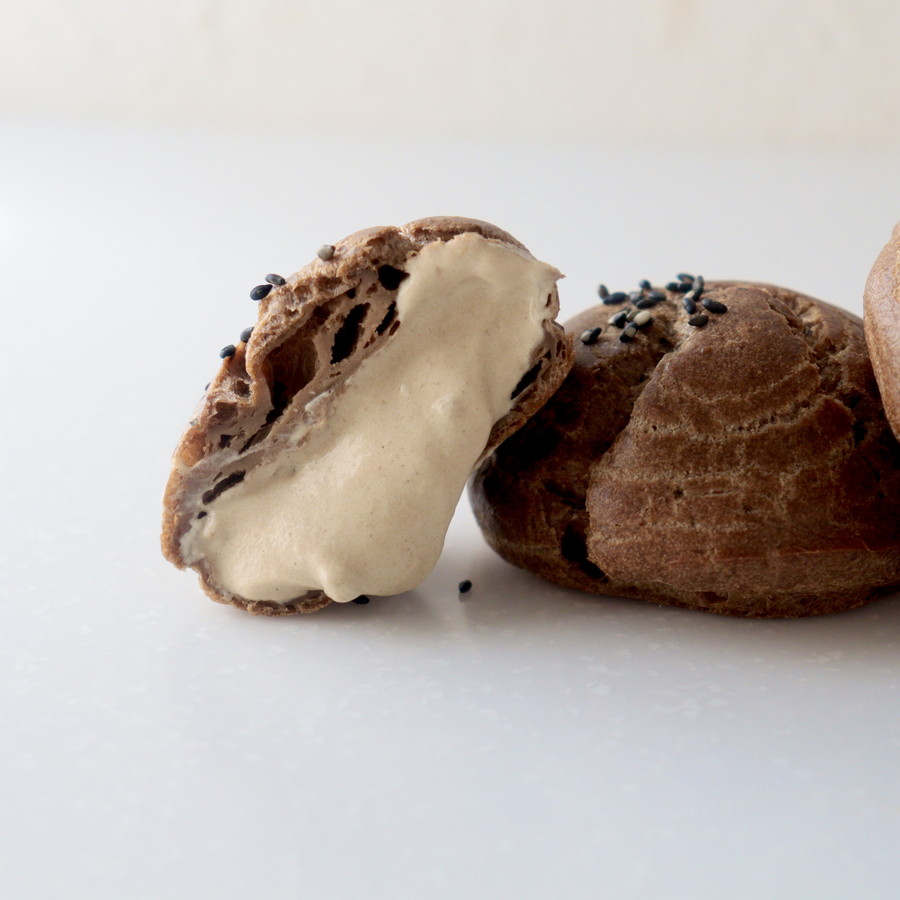 香ばしさ広がる　ほうじ茶のシュークリーム