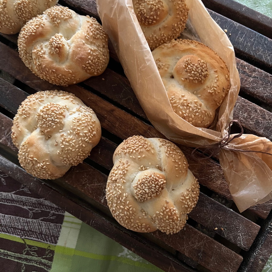 ドイツパン【クノプフセンメル】|ごま香るシンプル食事パン