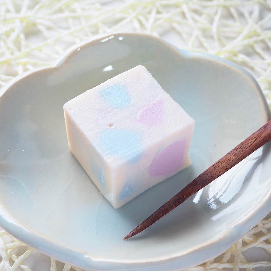 レアチーズ羊羹「四葩氷室(よひらひむろ)」
