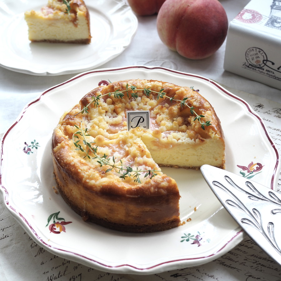 旬の桃を楽しむベイクドチーズケーキ