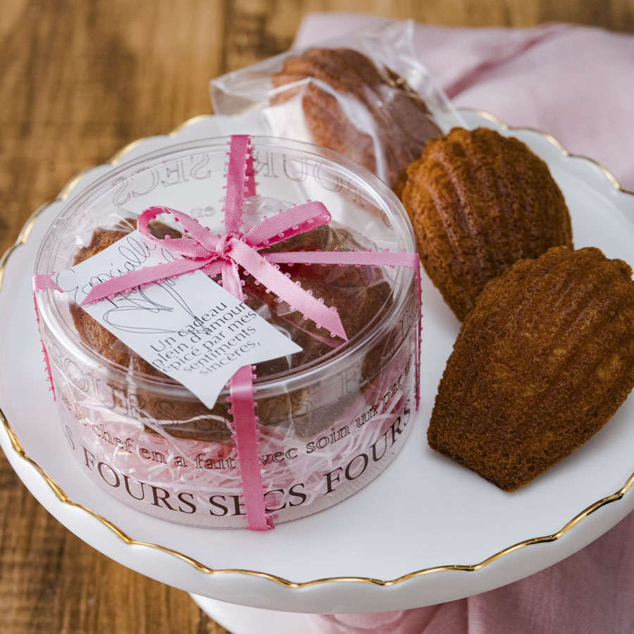 クリアケースに入れたマドレーヌのラッピング